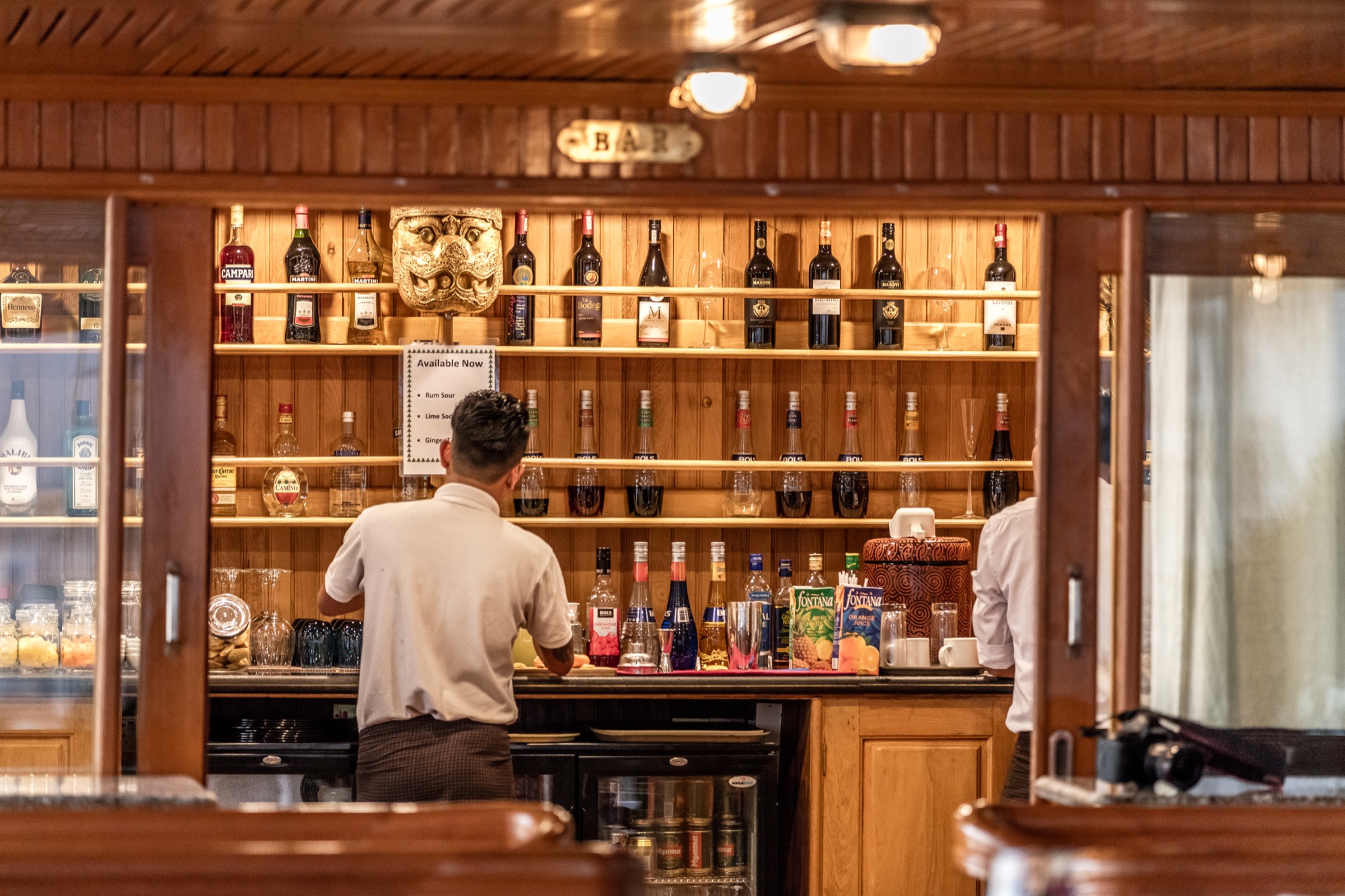 Pandaw RV Zawgyi Bar 3.jpg